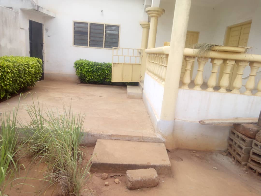 N° 4790 :
                            Villa à louer , Agoe, Lome, Togo : 150 000 XOF/mois