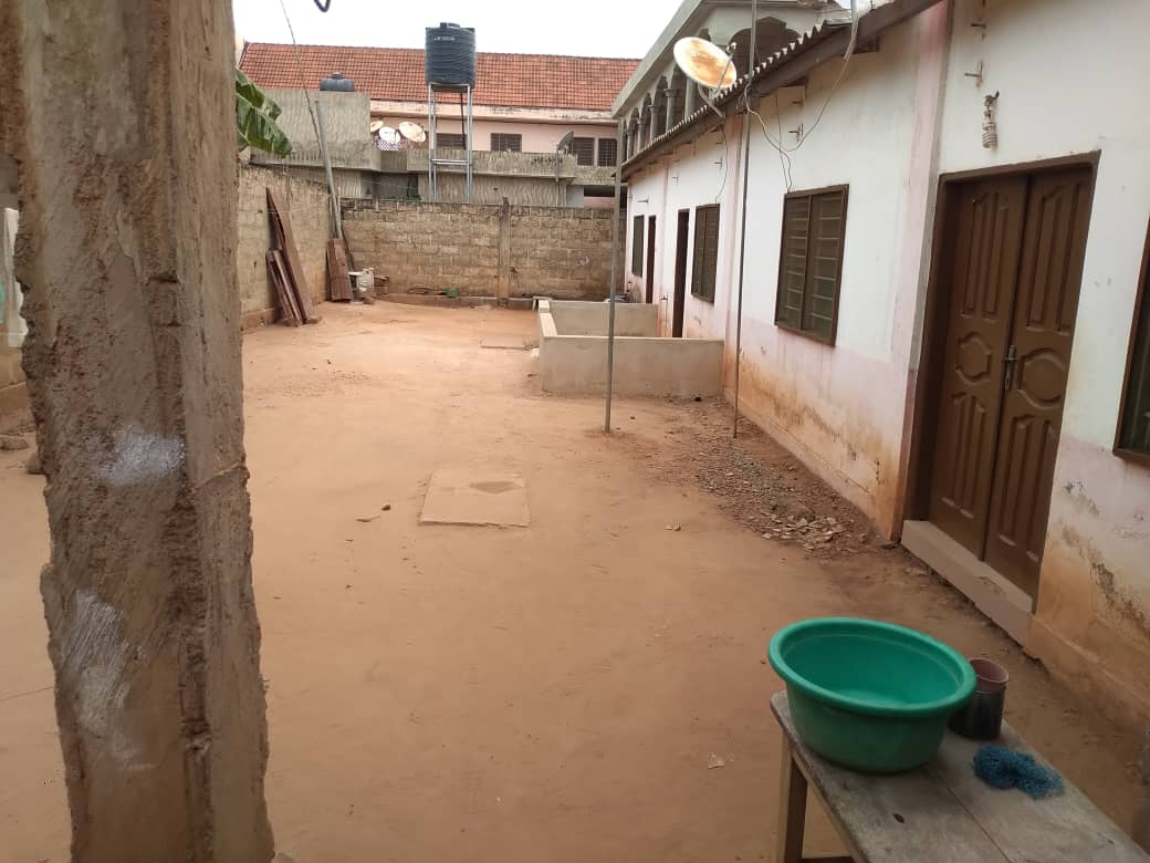 N° 4793 :
                            Maison à vendre , Agoe, Lome, Togo : 25 000  000 XOF/vie