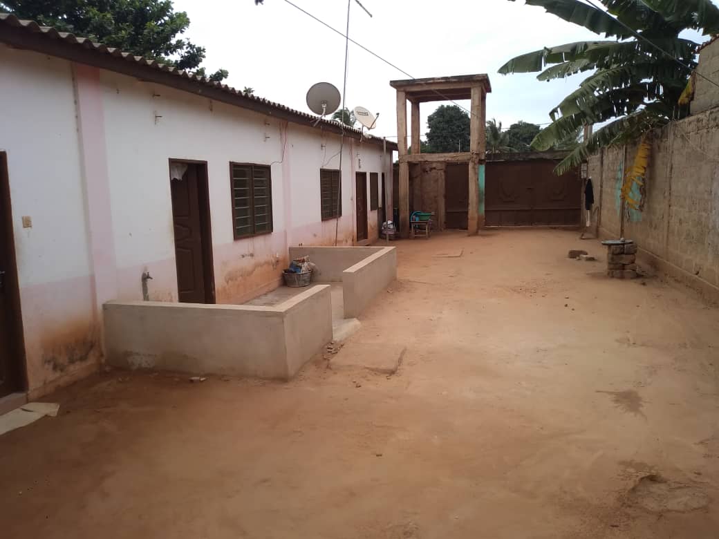 N° 4793 :
                            Maison à vendre , Agoe, Lome, Togo : 25 000  000 XOF/vie