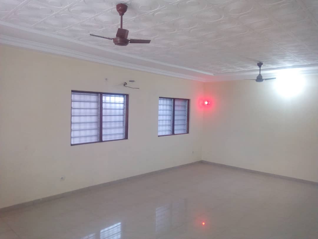 N° 4853 :
                            Villa à louer , Baguida, Lome, Togo : 150 000 XOF/mois