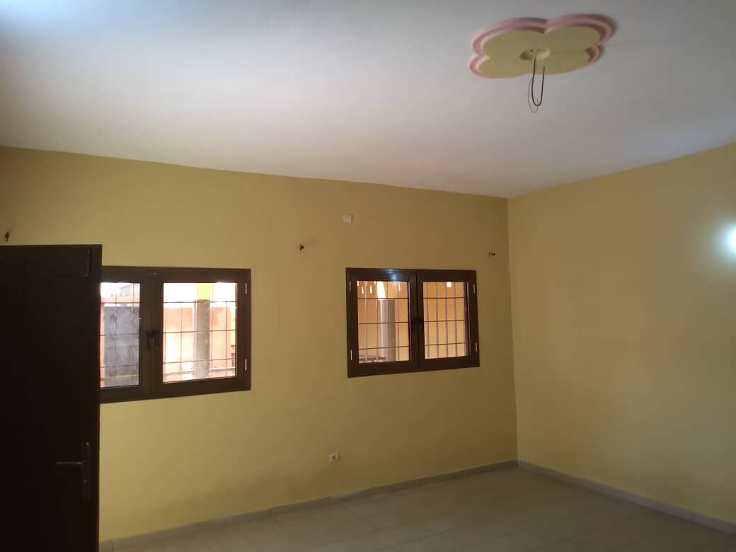 N° 4798 :
                            Villa à louer , Agoe, Lome, Togo : 130 000 XOF/mois