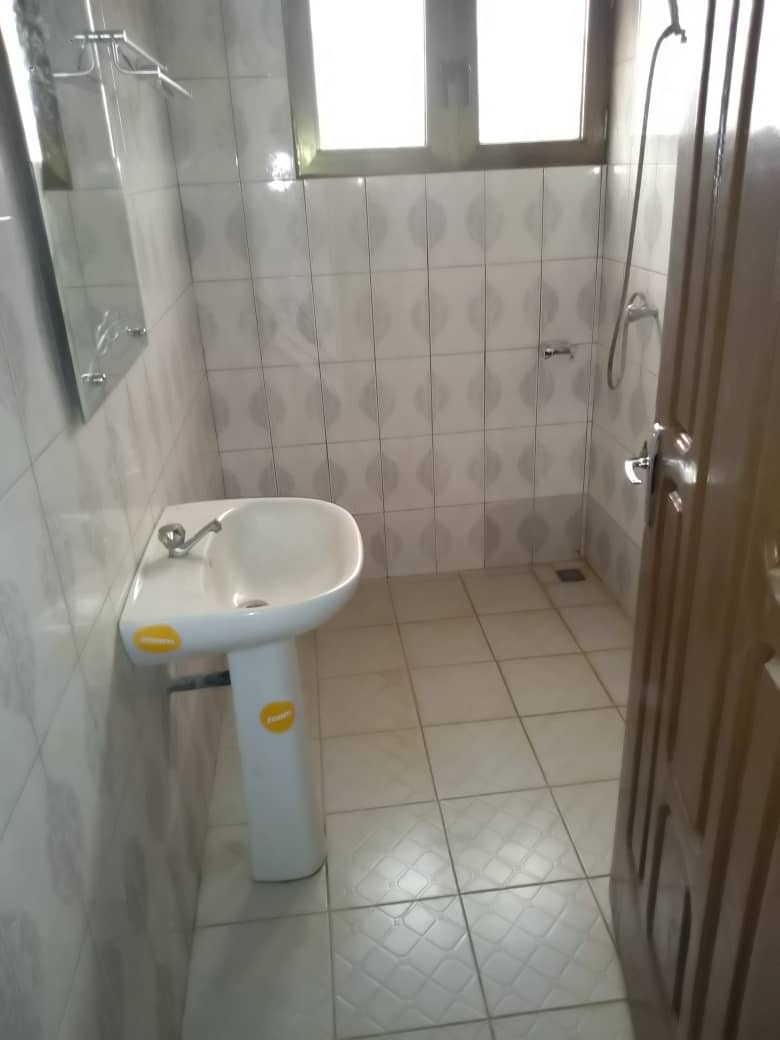 N° 4798 :
                            Villa à louer , Agoe, Lome, Togo : 130 000 XOF/mois
