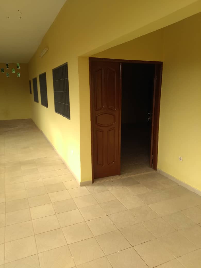N° 4798 :
                            Villa à louer , Agoe, Lome, Togo : 130 000 XOF/mois