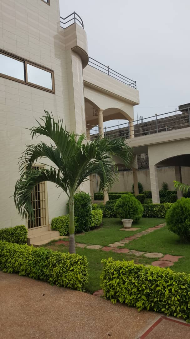 N° 4800 :
                            Villa à vendre , Hedzranawoe , Lome, Togo : 280 000  000 XOF/vie