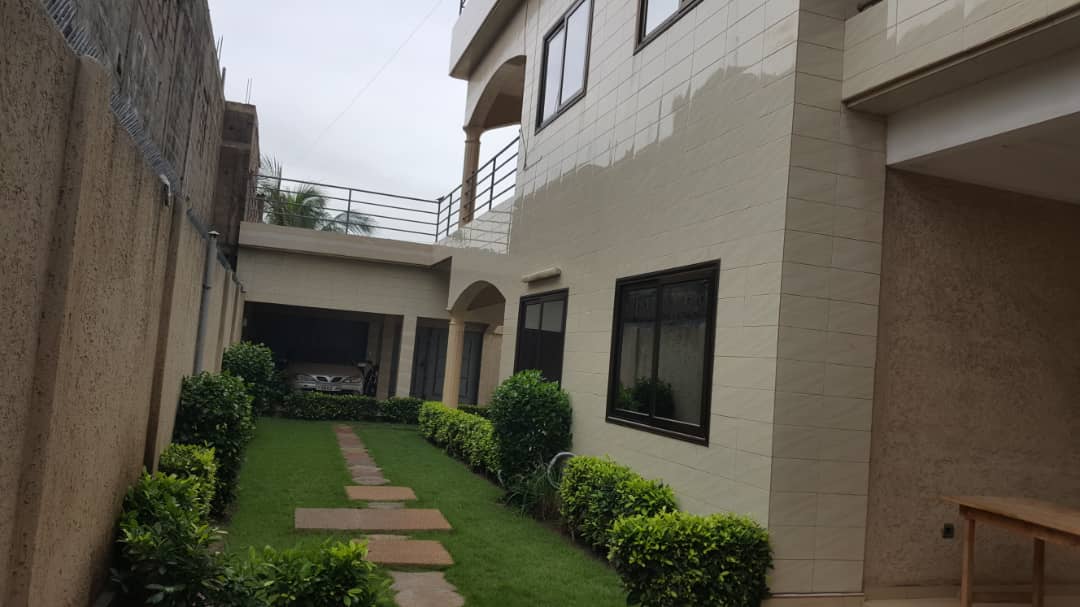N° 4800 :
                            Villa à vendre , Hedzranawoe , Lome, Togo : 280 000  000 XOF/vie