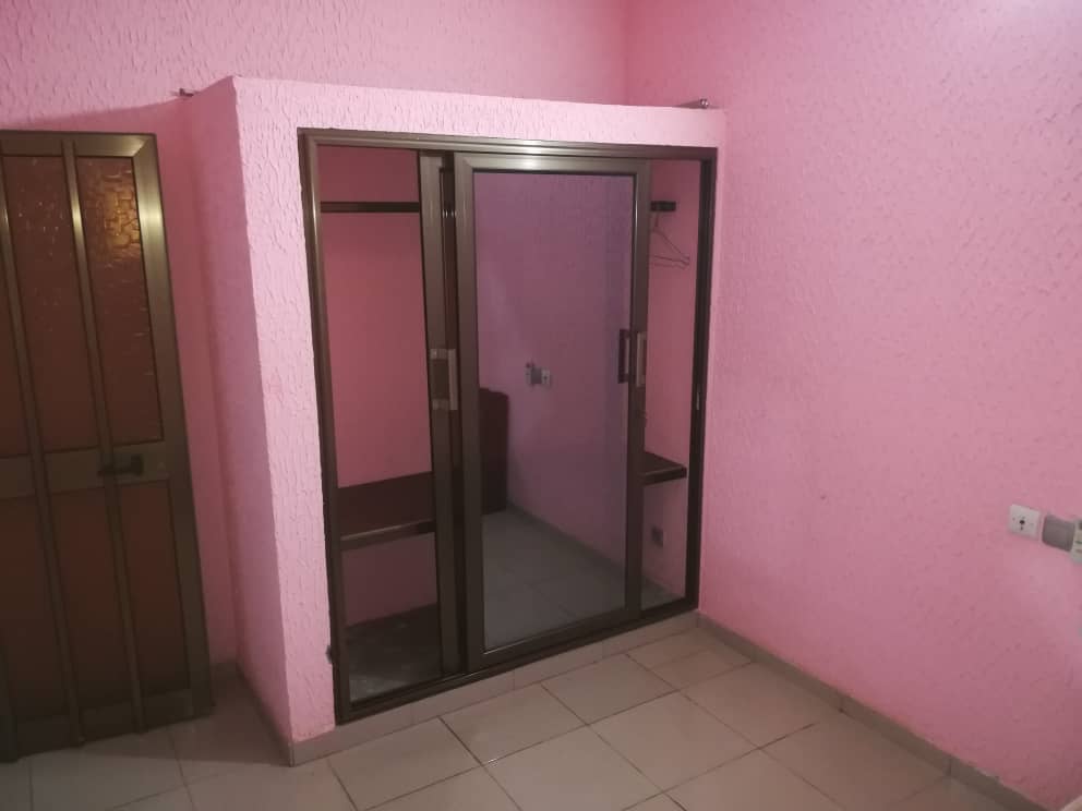 N° 4804 :
                            Chambre salon à louer , Agoe, Lome, Togo : 60 000 XOF/mois