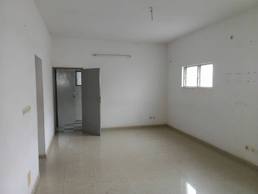 N° 4805 :
                            Appartement à louer , Adidoadin, Lome, Togo : 150 000 XOF/mois