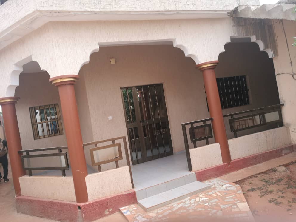 N° 4807 :
                            Appartement meublé à louer , Agoe sogbossito, Lome, Togo : 150 000 XOF/mois