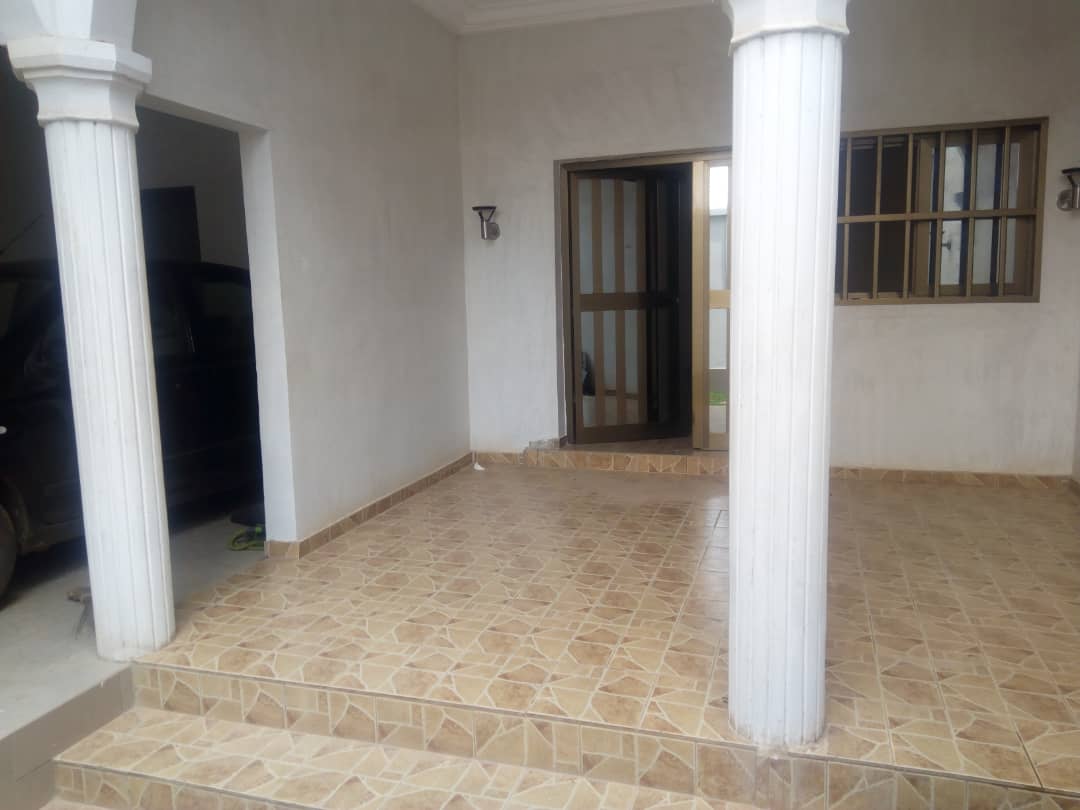 N° 4808 :
                            Villa à louer , Amadahome, Lome, Togo : 150 000 XOF/mois