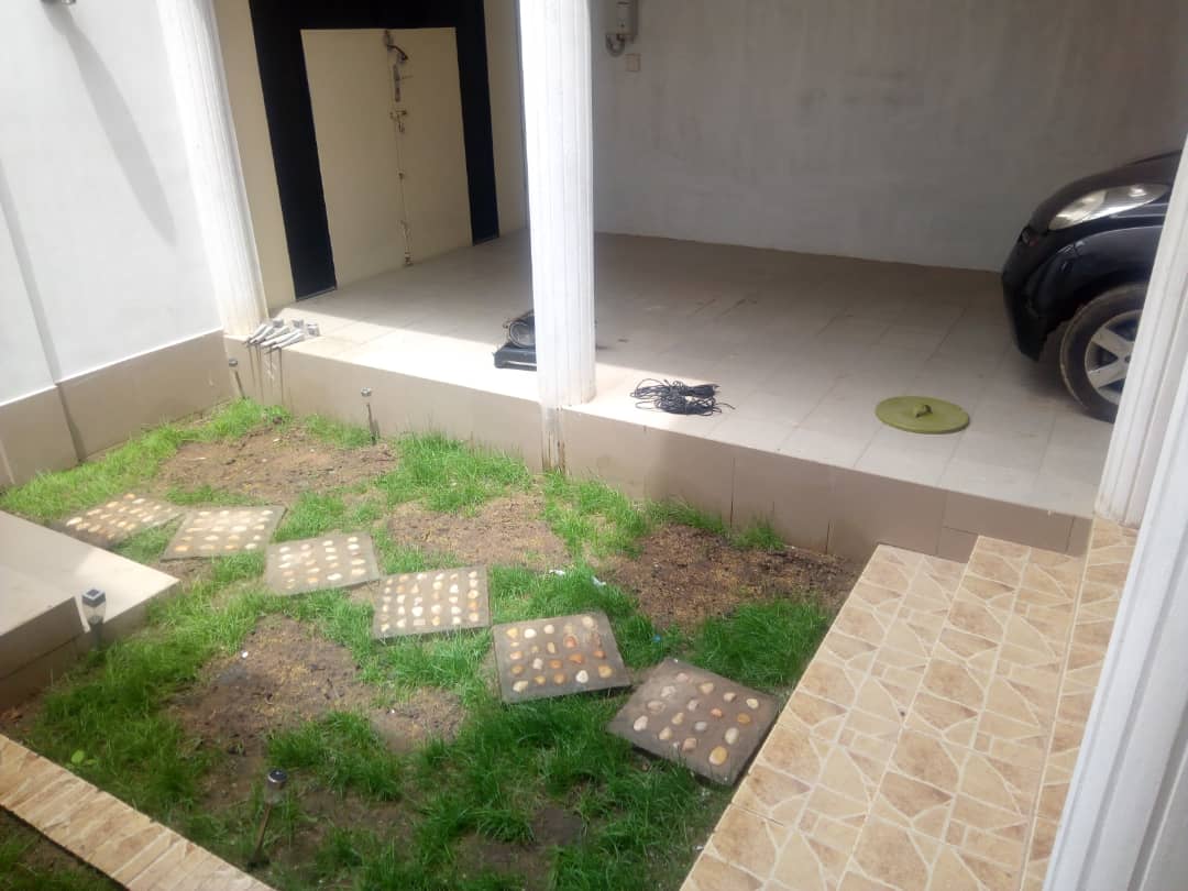 N° 4808 :
                            Villa à louer , Amadahome, Lome, Togo : 150 000 XOF/mois