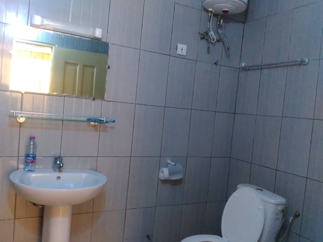 N° 4831 :
                            Studio meublé à louer , Djidjole, Lome, Togo : 150 000 XOF/mois