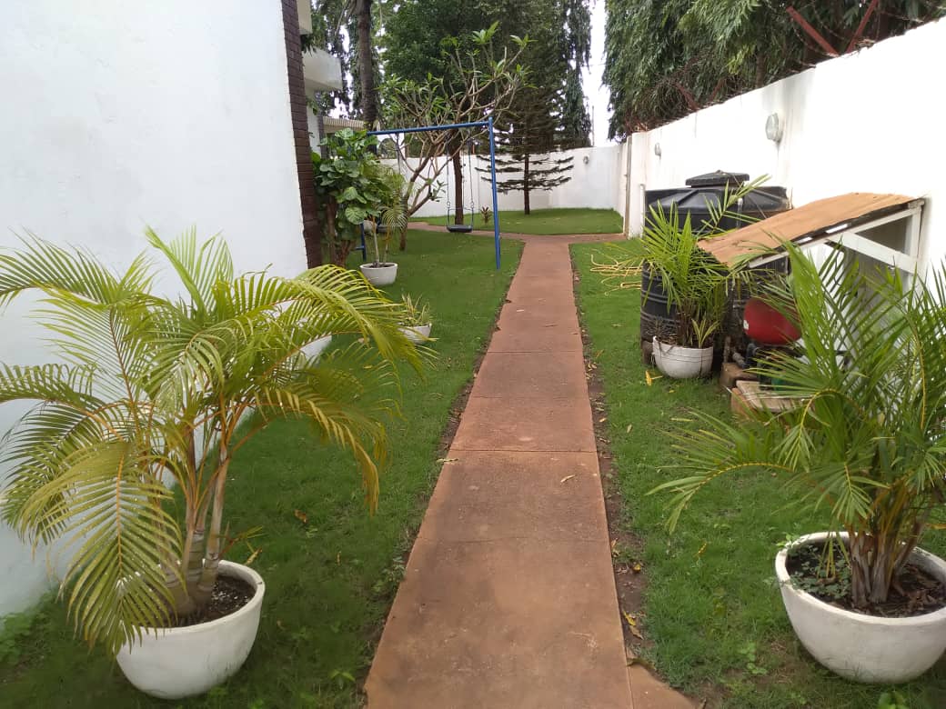 N° 4812 :
                            Villa à louer , Adewui, Lome, Togo : 500 000 XOF/mois