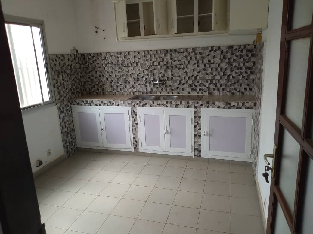 N° 4812 :
                            Villa à louer , Adewui, Lome, Togo : 500 000 XOF/mois