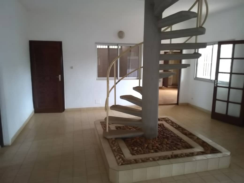 N° 4812 :
                            Villa à louer , Adewui, Lome, Togo : 500 000 XOF/mois