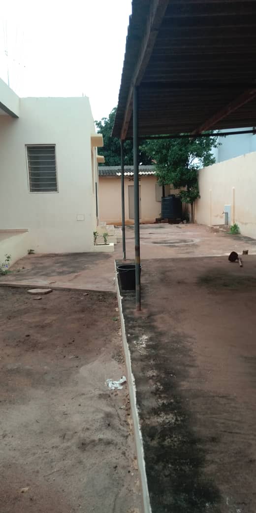 N° 4813 :
                            Villa à louer , Hedzranawoe, Lome, Togo : 180 000 XOF/mois
