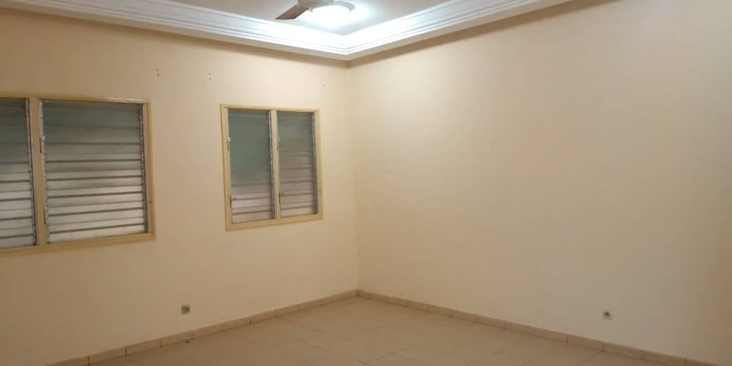 N° 4813 :
                            Villa à louer , Hedzranawoe, Lome, Togo : 180 000 XOF/mois