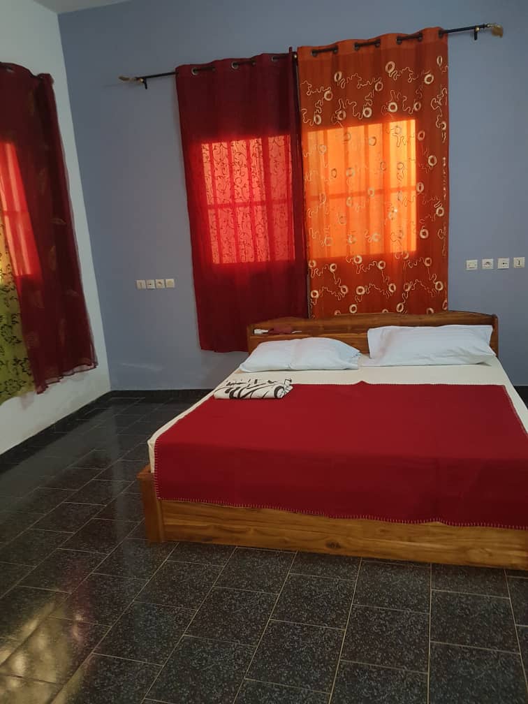 N° 4816 :
                            Studio meublé à louer , Hedzranawoe, Lomé, Togo : 150 000 XOF/mois
