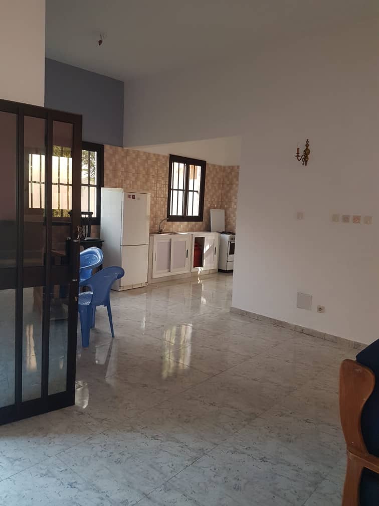 N° 4816 :
                            Studio meublé à louer , Hedzranawoe, Lomé, Togo : 150 000 XOF/mois