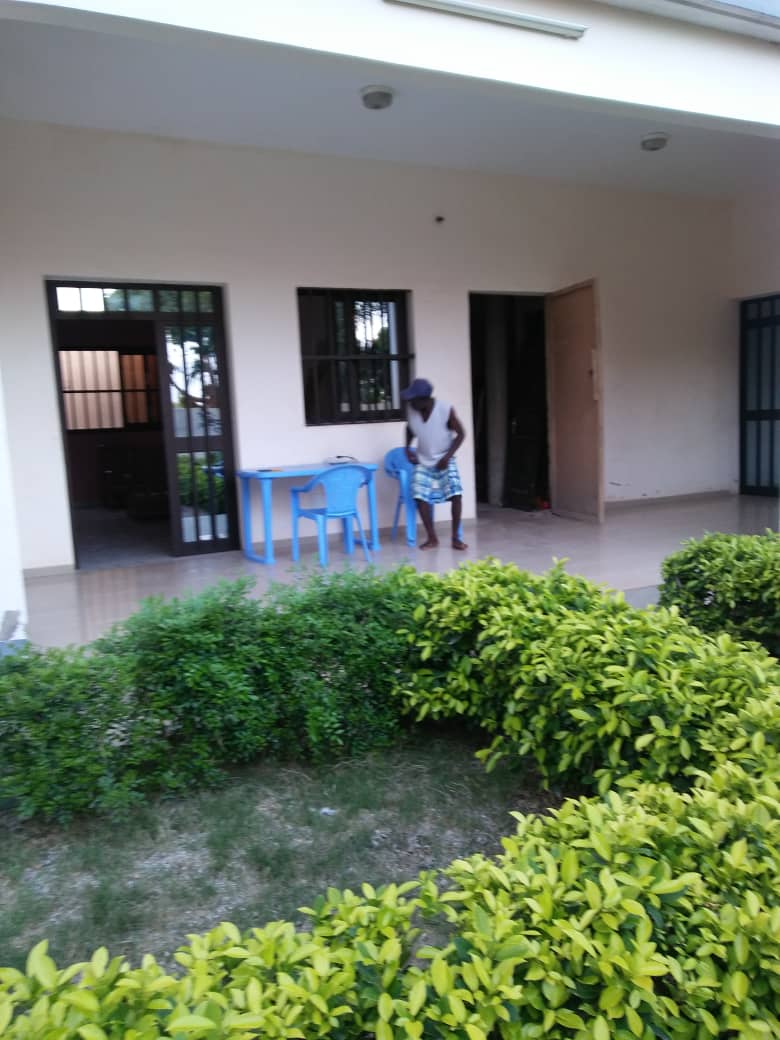 N° 4816 :
                            Studio meublé à louer , Hedzranawoe, Lomé, Togo : 150 000 XOF/mois