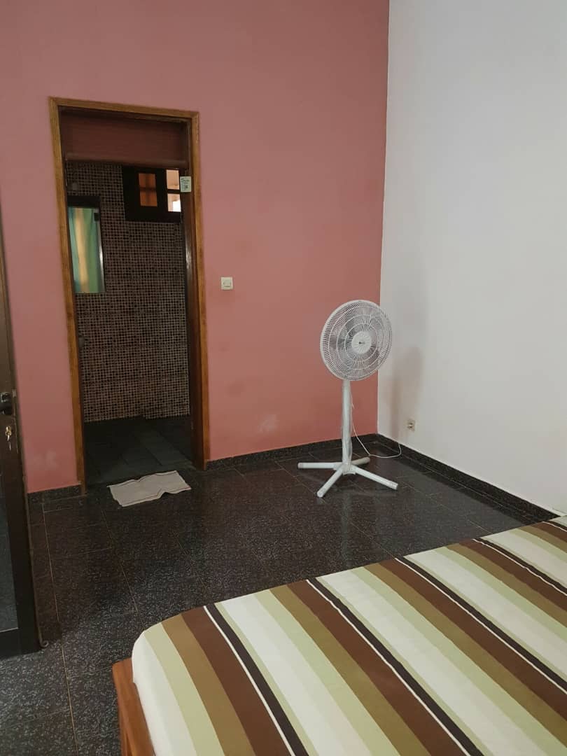 N° 4816 :
                            Studio meublé à louer , Hedzranawoe, Lomé, Togo : 150 000 XOF/mois