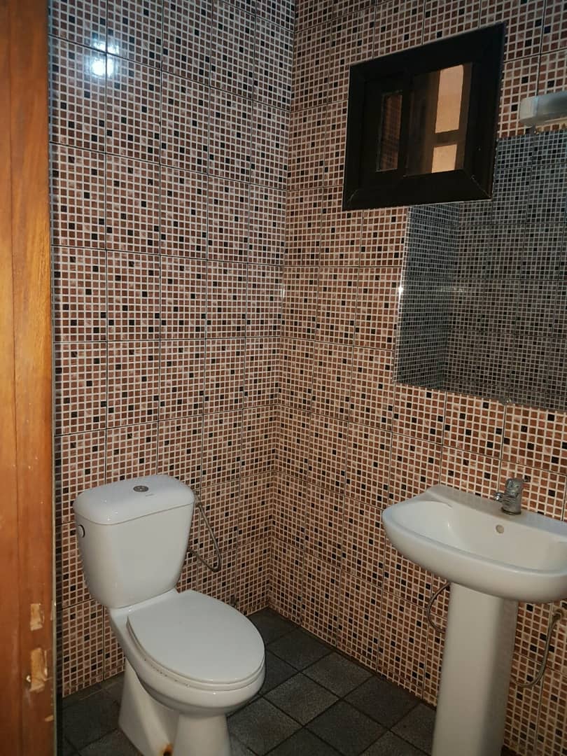 N° 4816 :
                            Studio meublé à louer , Hedzranawoe, Lomé, Togo : 150 000 XOF/mois
