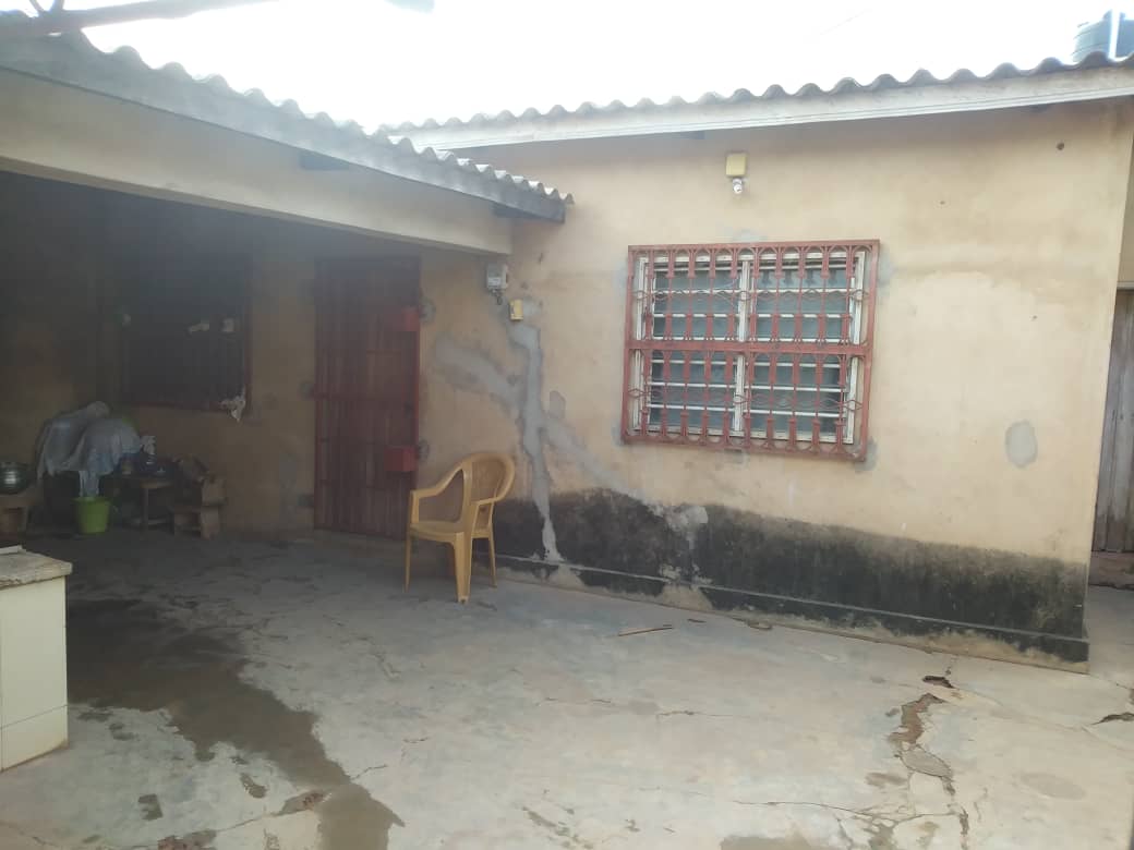 N° 4828 :
                            Maison à vendre , Adidogome, Lome, Togo : 15 000  000 XOF/vie