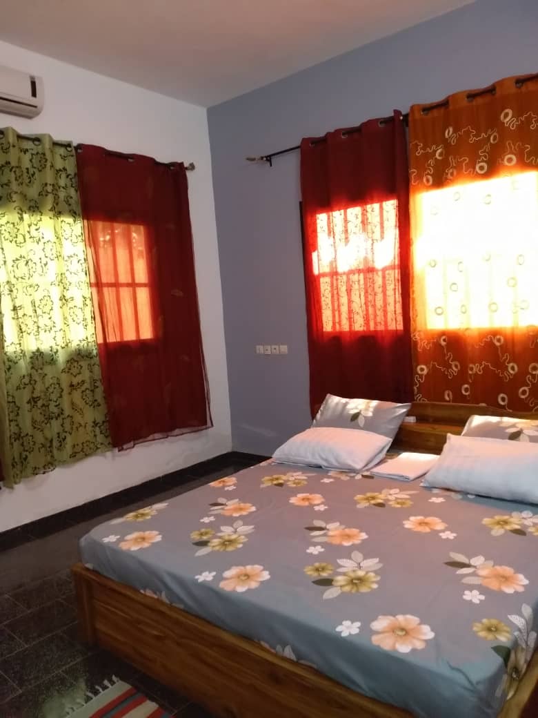 N° 4817 :
                            Villa meublée à louer , Attiegou, Lomé, Togo : 250 000 XOF/mois
