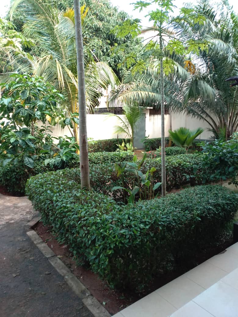 N° 4817 :
                            Villa meublée à louer , Attiegou, Lomé, Togo : 250 000 XOF/mois