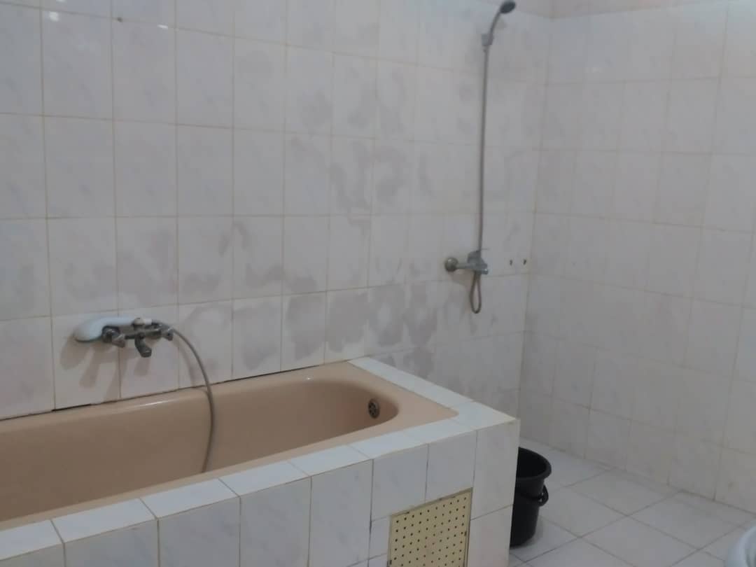 N° 4829 :
                            Studio meublé à louer , Djidjole, Lome, Togo : 120 000 XOF/mois