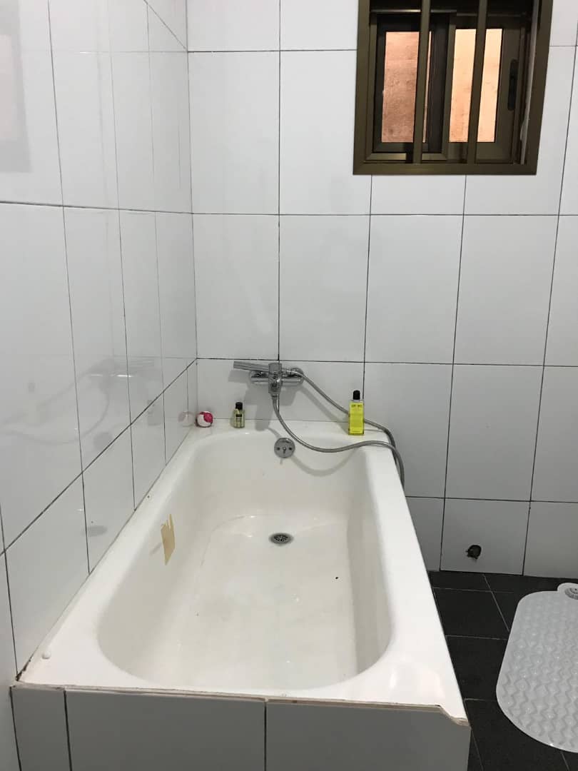 N° 4836 :
                            Villa meublée à louer , Baguida, Lome, Togo : 400 000 XOF/mois