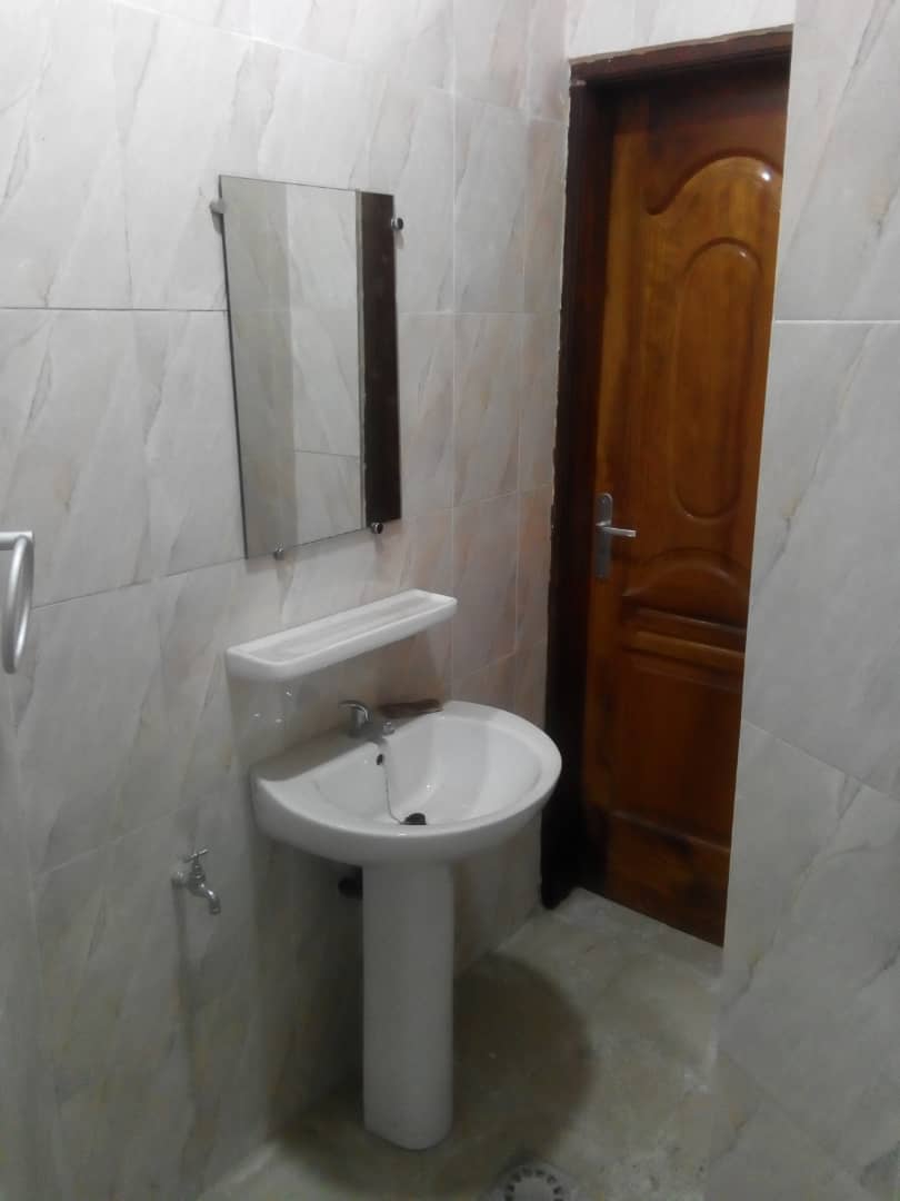 N° 4839 :
                            Bureau à louer , Nukafu , Lome, Togo : 800 000 XOF/mois
