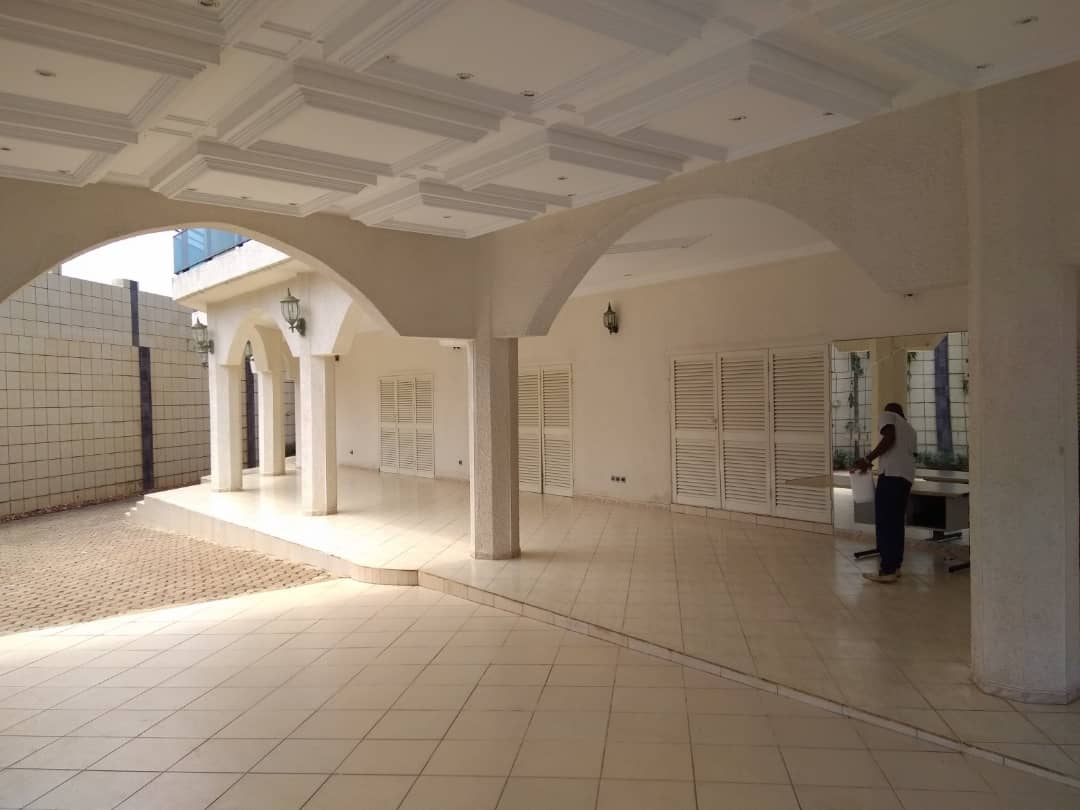 N° 4842 :
                            Villa à vendre , Cite oua, Lome, Togo : 1 800  000  000 XOF/vie