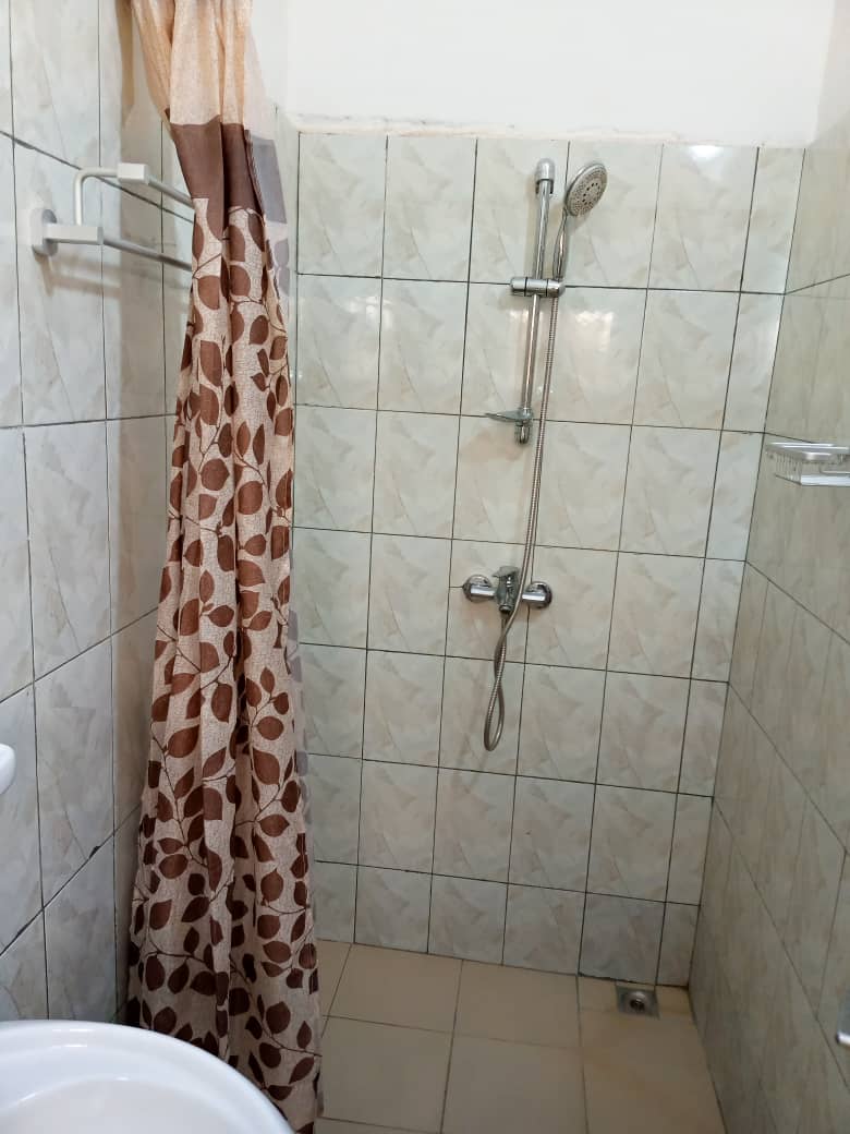 N° 4845 :
                            Appartement meublé à louer , Agoe, Lome, Togo : 250 000 XOF/mois