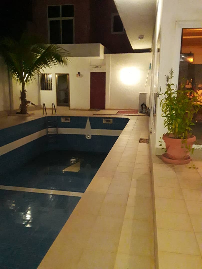 N° 4846 :
                            Chambre à louer , Agoe, Lome, Togo : 200 000  000 XOF/mois