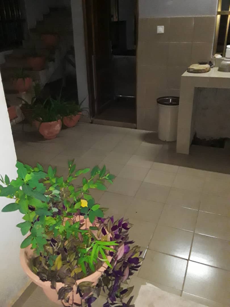 N° 4846 :
                            Chambre à louer , Agoe, Lome, Togo : 200 000  000 XOF/mois