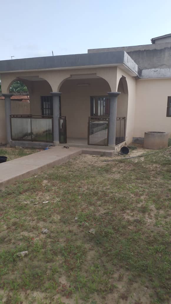 N° 4849 :
                            Villa à vendre , Agoe camp fir, Lome, Togo : 20 000  000 XOF/vie