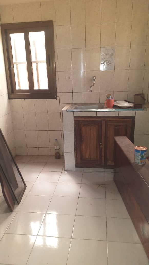 N° 4849 :
                            Villa à vendre , Agoe camp fir, Lome, Togo : 20 000  000 XOF/vie