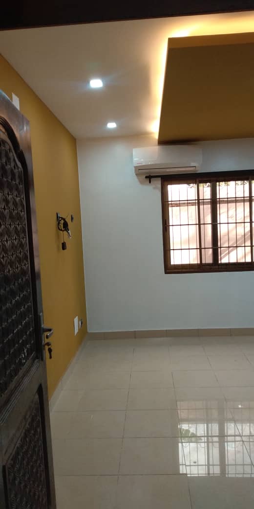 N° 4850 :
                            Villa à louer , Hedzranawoe, Lome, Togo : 700 000 XOF/mois