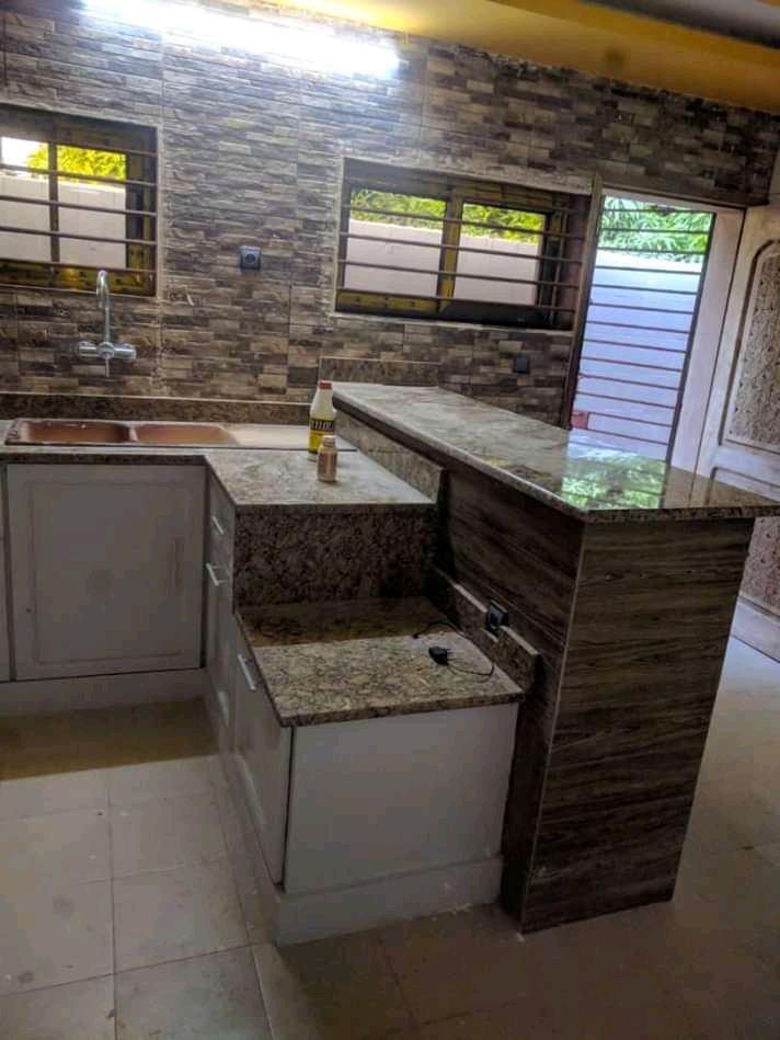 N° 4850 :
                            Villa à louer , Hedzranawoe, Lome, Togo : 700 000 XOF/mois