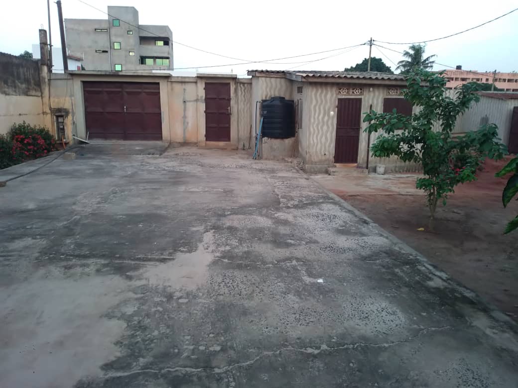 N° 4855 :
                            Villa à louer , Hedzranawoe, Lome, Togo : 400 000 XOF/mois