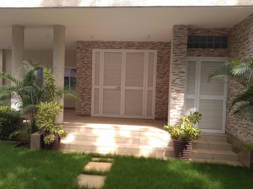 N° 4854 :
                            Villa à vendre , Agoe fil 