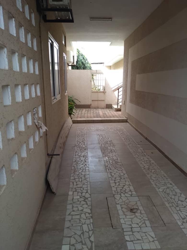 N° 4854 :
                            Villa à vendre , Agoe fil 