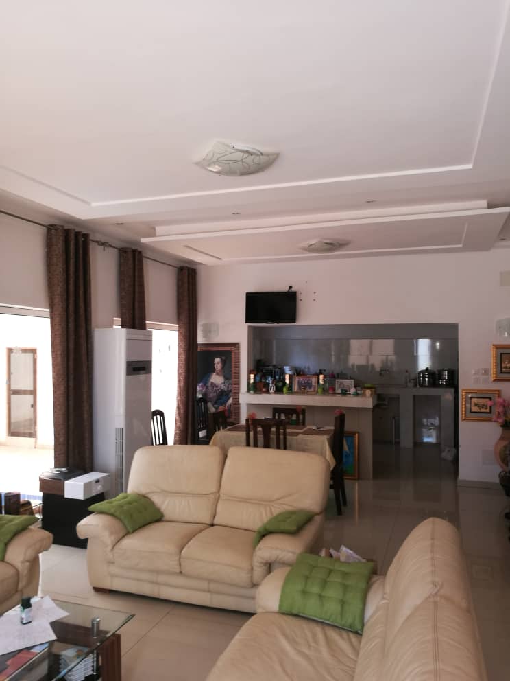 N° 4856 :
                            Villa à vendre , Agoe, Lome, Togo : 200 000  000 XOF/vie