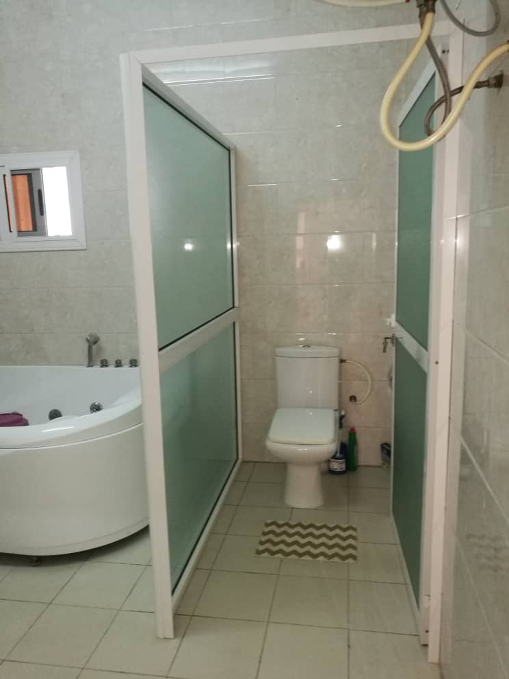 N° 4856 :
                            Villa à vendre , Agoe, Lome, Togo : 200 000  000 XOF/vie