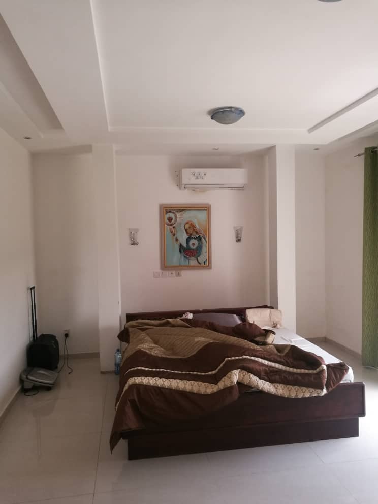 N° 4856 :
                            Villa à vendre , Agoe, Lome, Togo : 200 000  000 XOF/vie