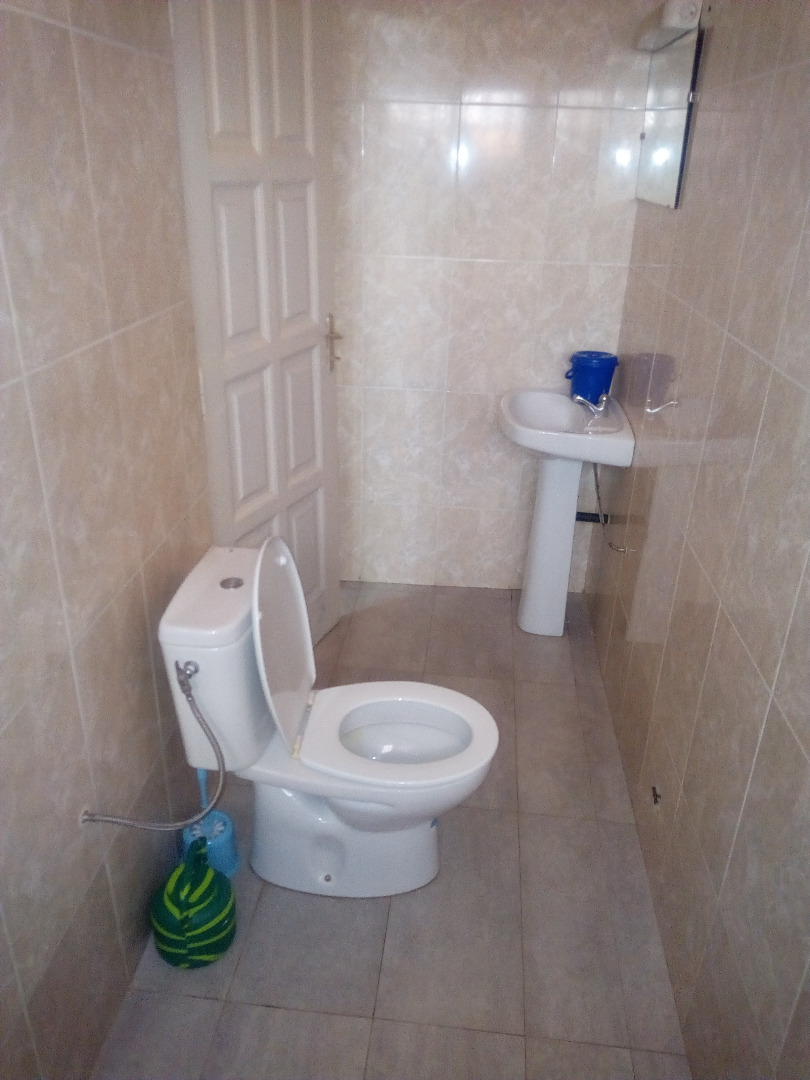 N° 4861 :
                            Appartement meublé à louer , Agoe, Lome, Togo : 300 000 XOF/mois