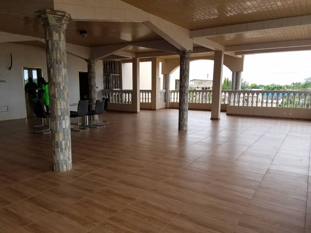 N° 4864 :
                            Villa meublée à louer , Agoe, Lome, Togo : 4 000  000 XOF/mois