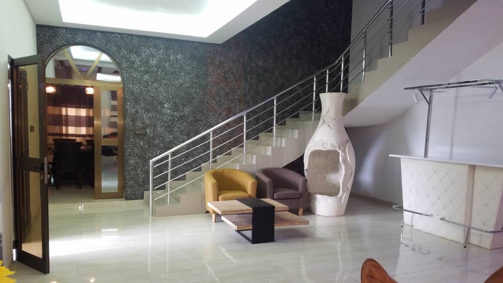 N° 4864 :
                            Villa meublée à louer , Agoe, Lome, Togo : 4 000  000 XOF/mois