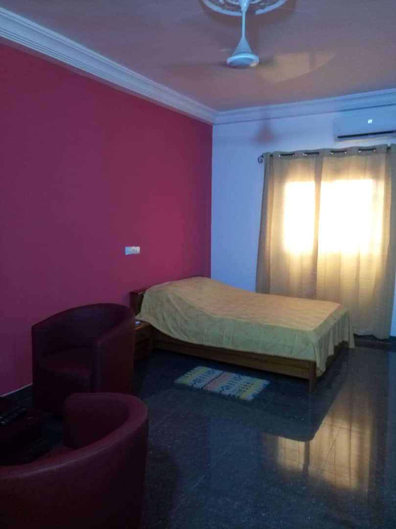 N° 4867 :
                            Studio meublé à louer , Novissi , Lome, Togo : 200 000 XOF/mois