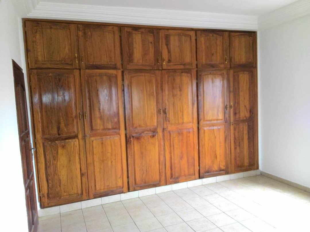 N° 4870 :
                            Appartement à louer , Adidogome, Lome, Togo : 200 000 XOF/mois